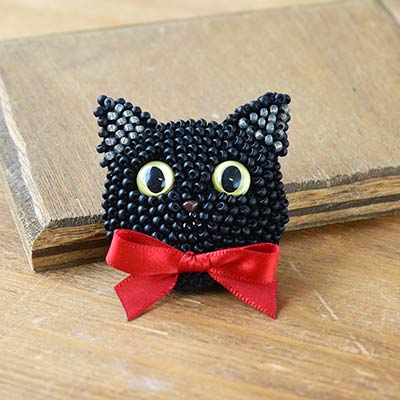 ビーズ編みの猫ブローチキット(黒猫)