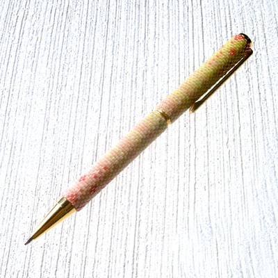 ペヨーテステッチで作るボールペン(ピンク)