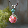 ビーズクロッシェで作る苺のキーリング