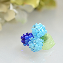 紫陽花のブルーブローチ