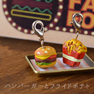 ハンバーガーとフライドポテトのビーズ