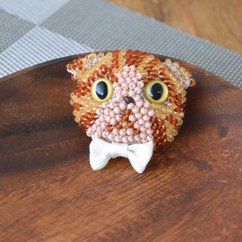 ビーズ網の猫ブローチキット ビーズ編みの猫ブローチキット(キジトラ)