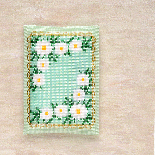 デリカビーズ織りで作るティッシュカバー(コスモス)