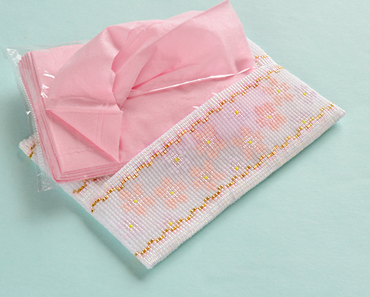 デリカビーズ織りの桜ティッシュカバー