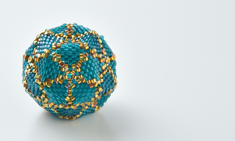 Dodeca Beaded Ball (a)