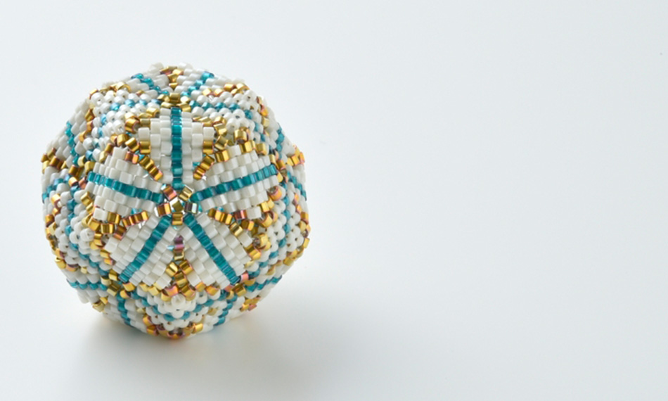 Dodeca Beaded Ball (a)