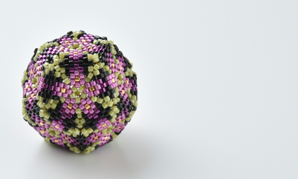 Dodeca Beaded Ball (a)