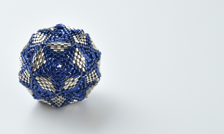 Dodeca Beaded Ball (a)