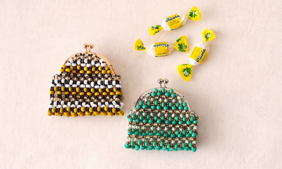 しましま模様のスクエア型ビーズがま口