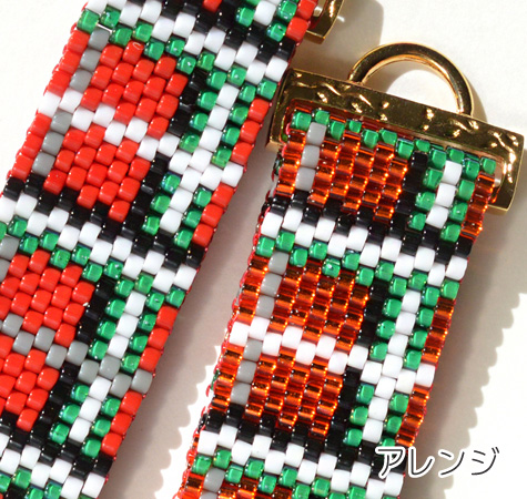 タータンチェック柄のバッグチャーム(クリスマスカラー) タータンチェック柄のバッグチャーム(クリスマスカラー)