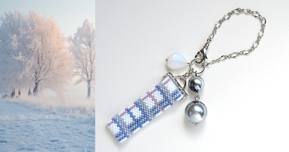 タータンチェック柄のバッグチャーム(雪景色) タータンチェック柄のバッグチャーム(雪景色)