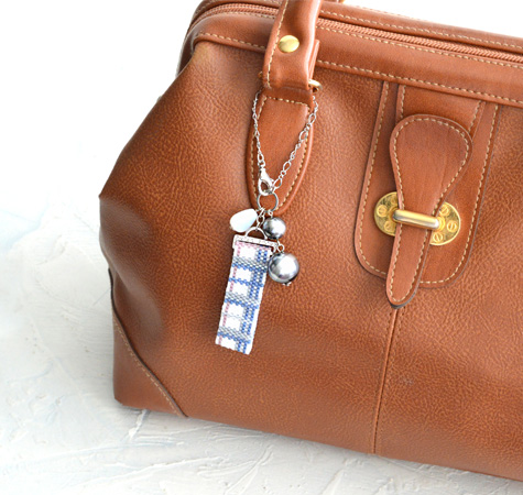 タータンチェック柄のバッグチャーム(雪景色) タータンチェック柄のバッグチャーム(雪景色)