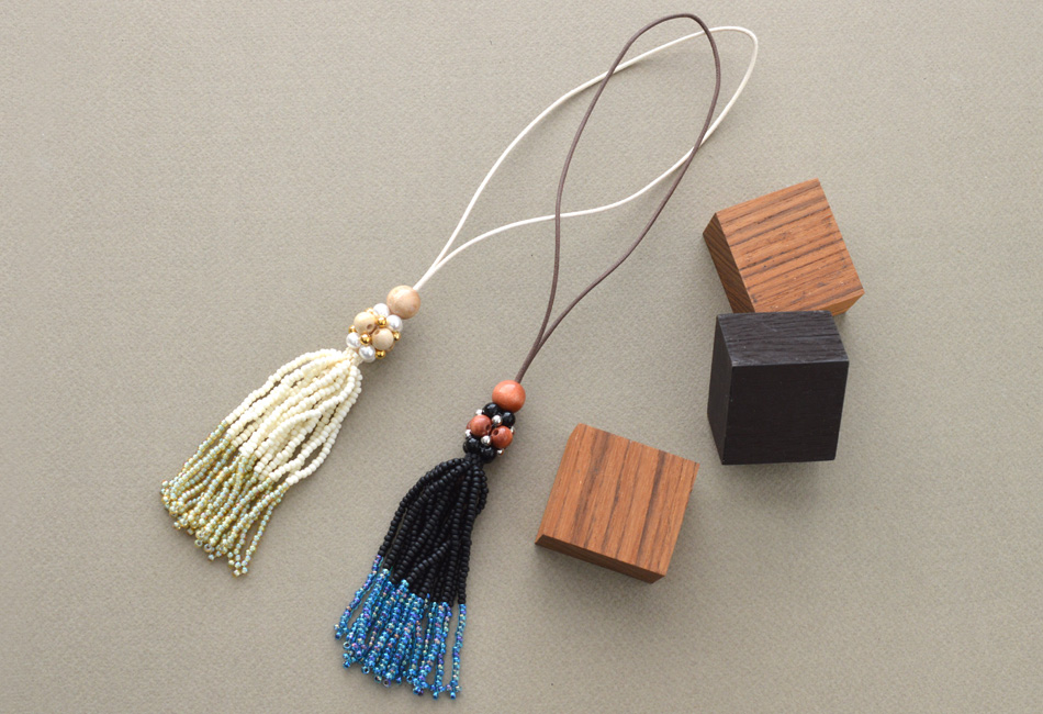 ビーズタッセルのバッグチャーム ビーズタッセルのバッグチャーム