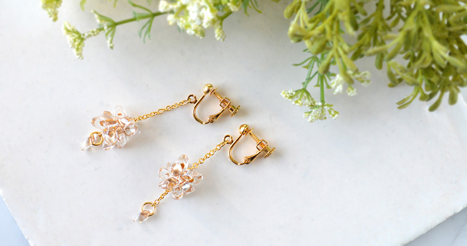 ロングマガ玉ビーズのビーズボールイヤリング