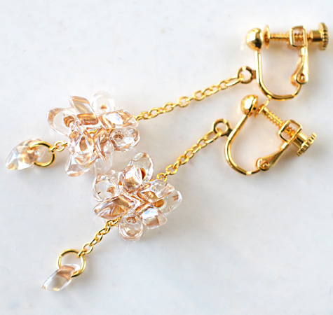 ロングマガ玉ビーズのビーズボールイヤリング