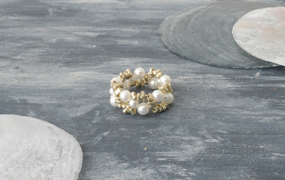 テグス編みで作る ウェーブストライプのビーズリング