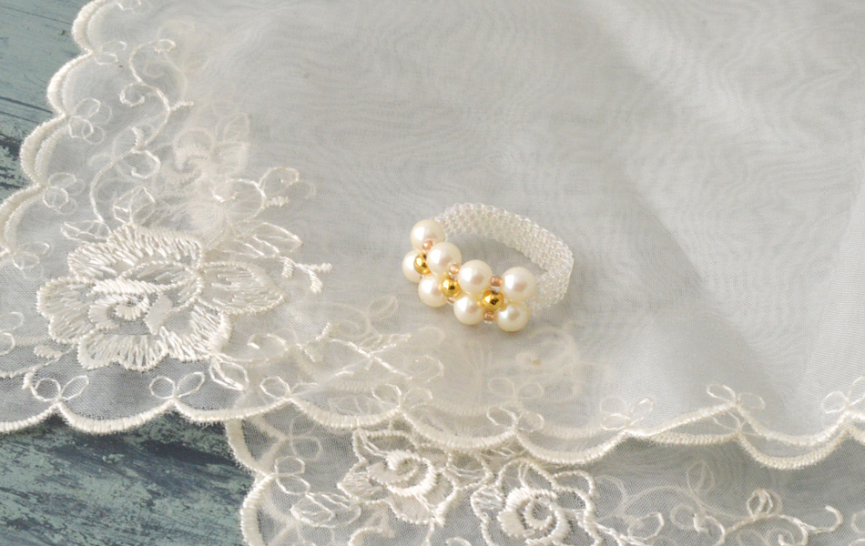 ビーズステッチで作る パールボーダーのビーズリング